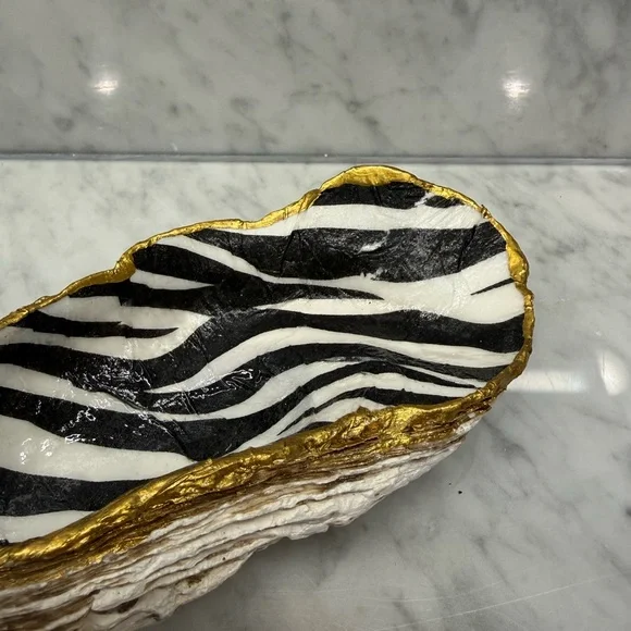 Zebra Decoupage Handmade Oyster - Picture 2 of 3